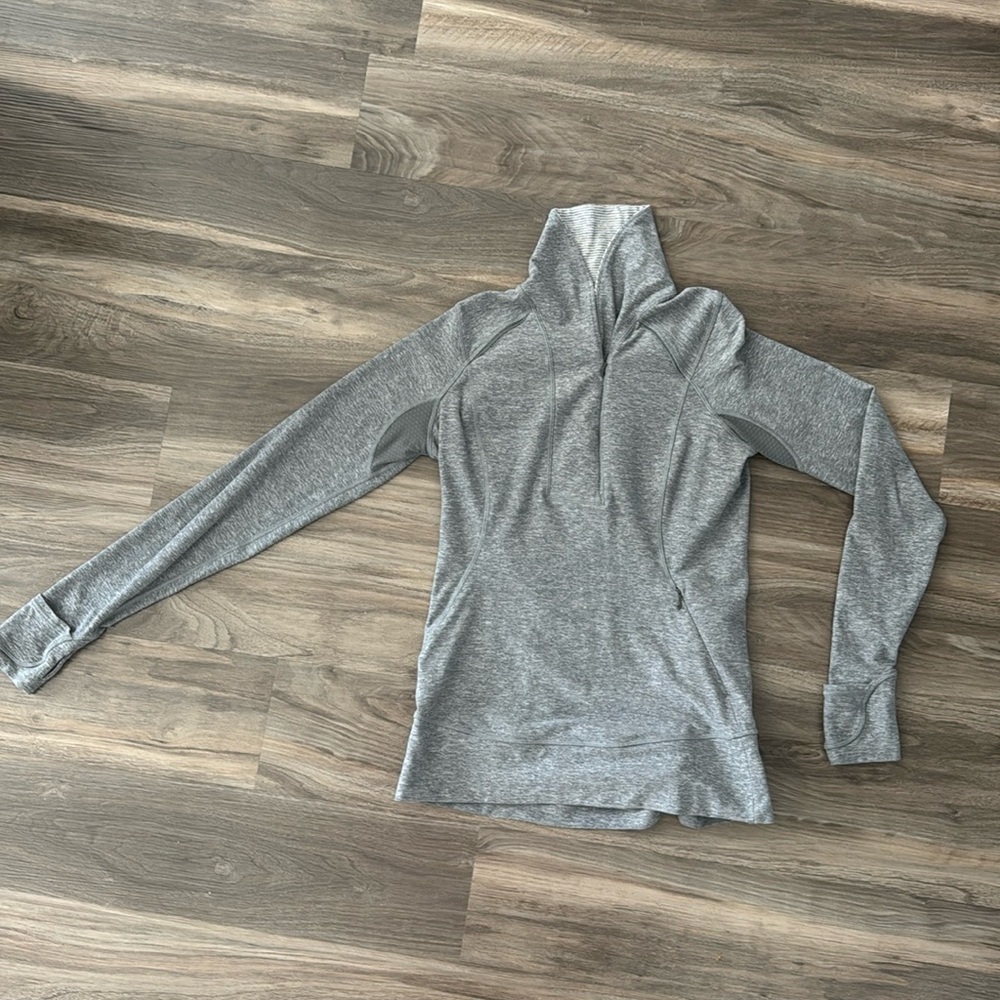 Lululemon half zip, size 8